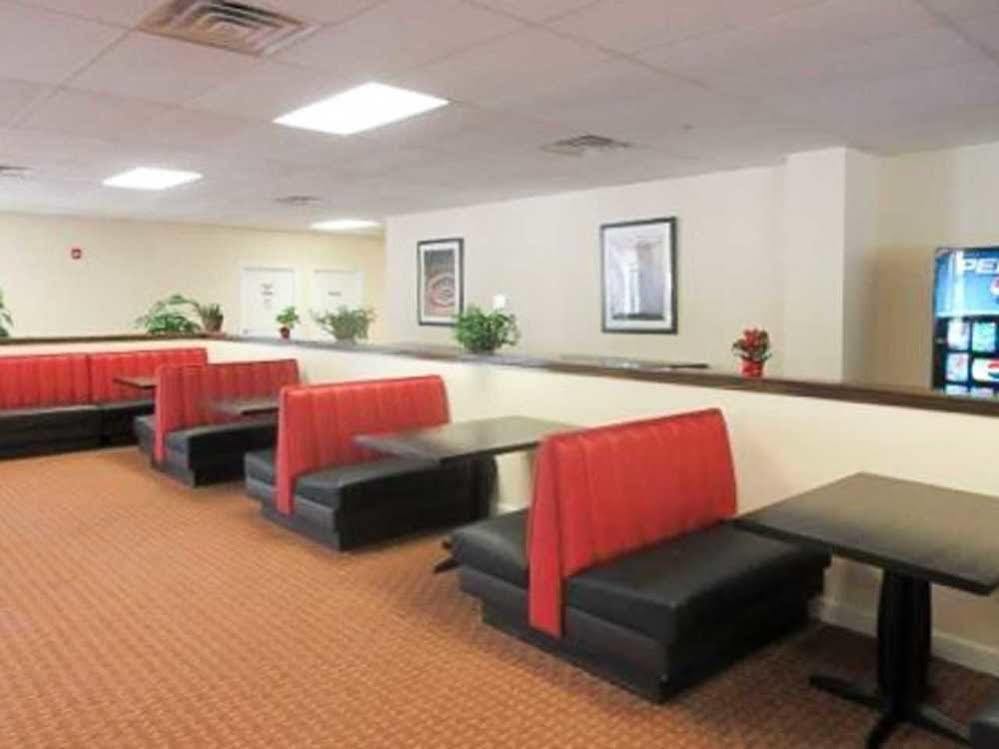 Red Roof Inn And Conference Center Chicago - N Aurora Naperville North Aurora Exteriör bild