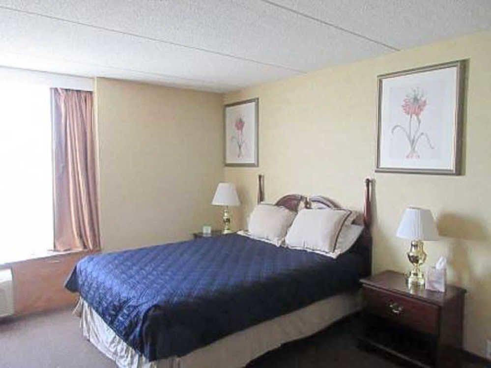 Red Roof Inn And Conference Center Chicago - N Aurora Naperville North Aurora Exteriör bild